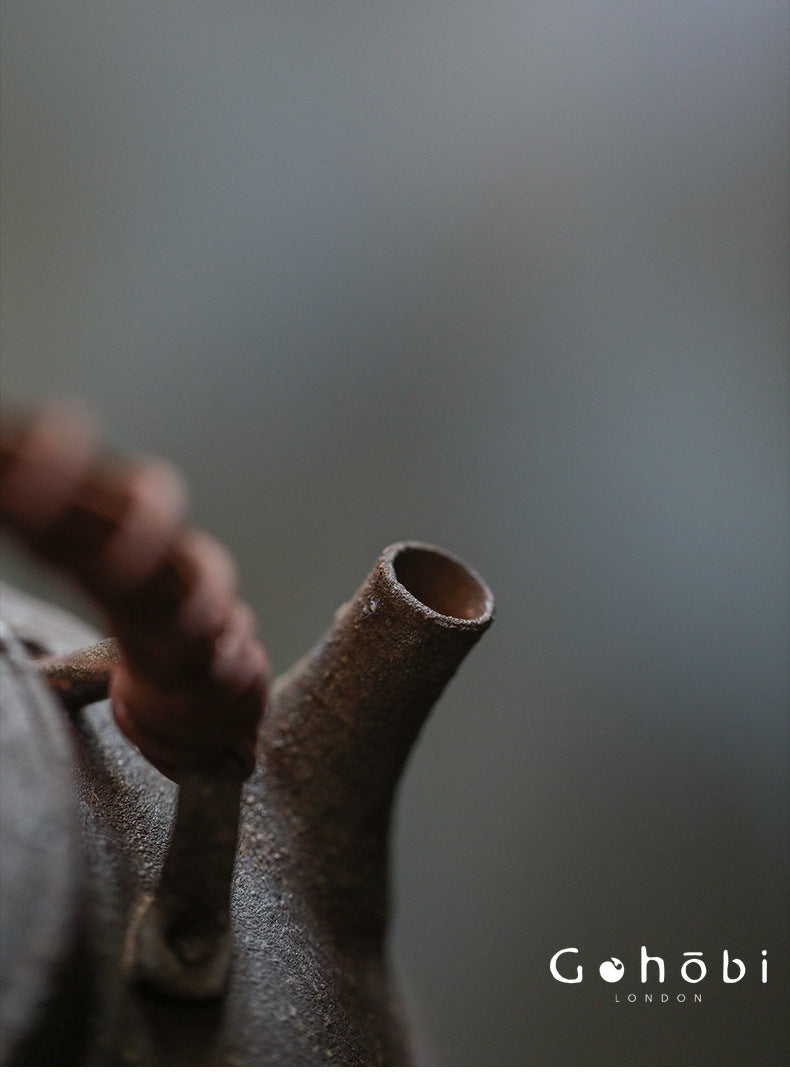 Gohobi Old Rock Mud Beam-Lifted Teapot – Handmade Coarse Pottery Kettle (580ml)