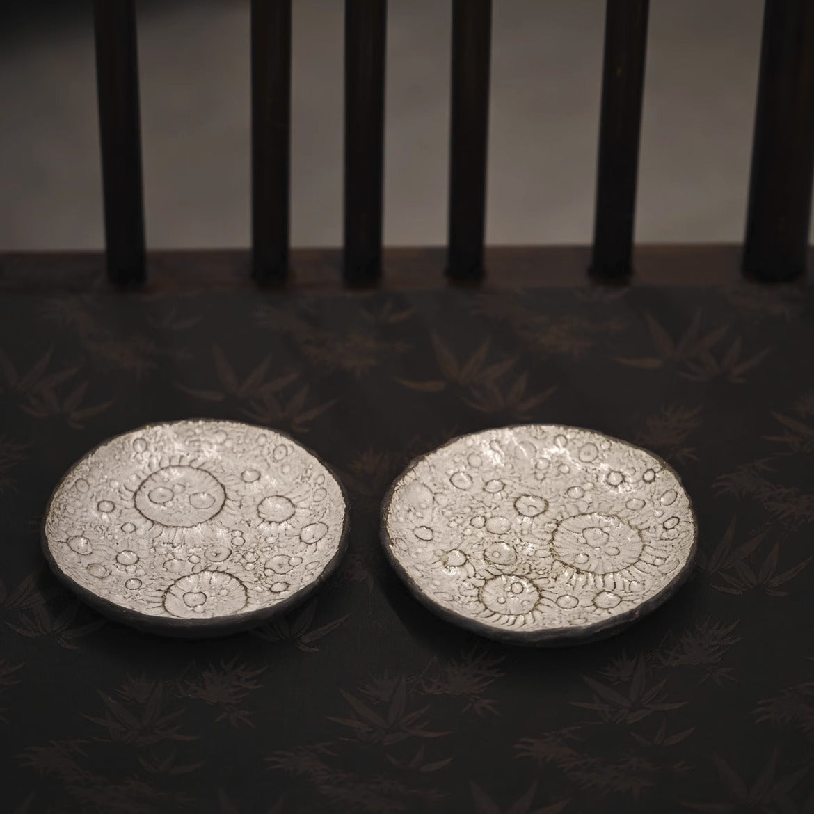 [Mr Qi Guai x Gohobi Gallery] Silver Moon Tray Plate