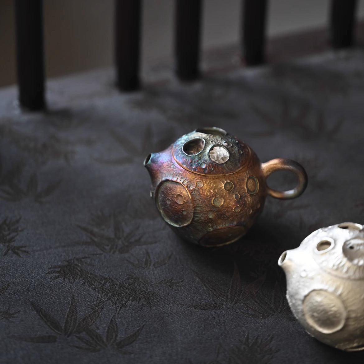 [奇怪先生 x Gohobi Gallery] Silver & Rainbow Planet Teapot