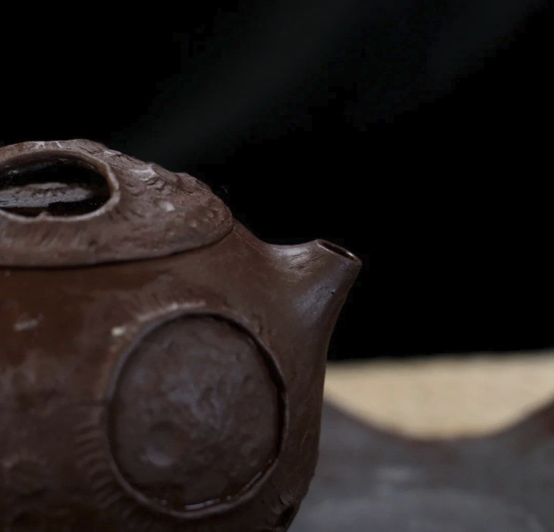 [Mr Qi Guai x Gohobi Gallery] Classic Moon Planet Teapot