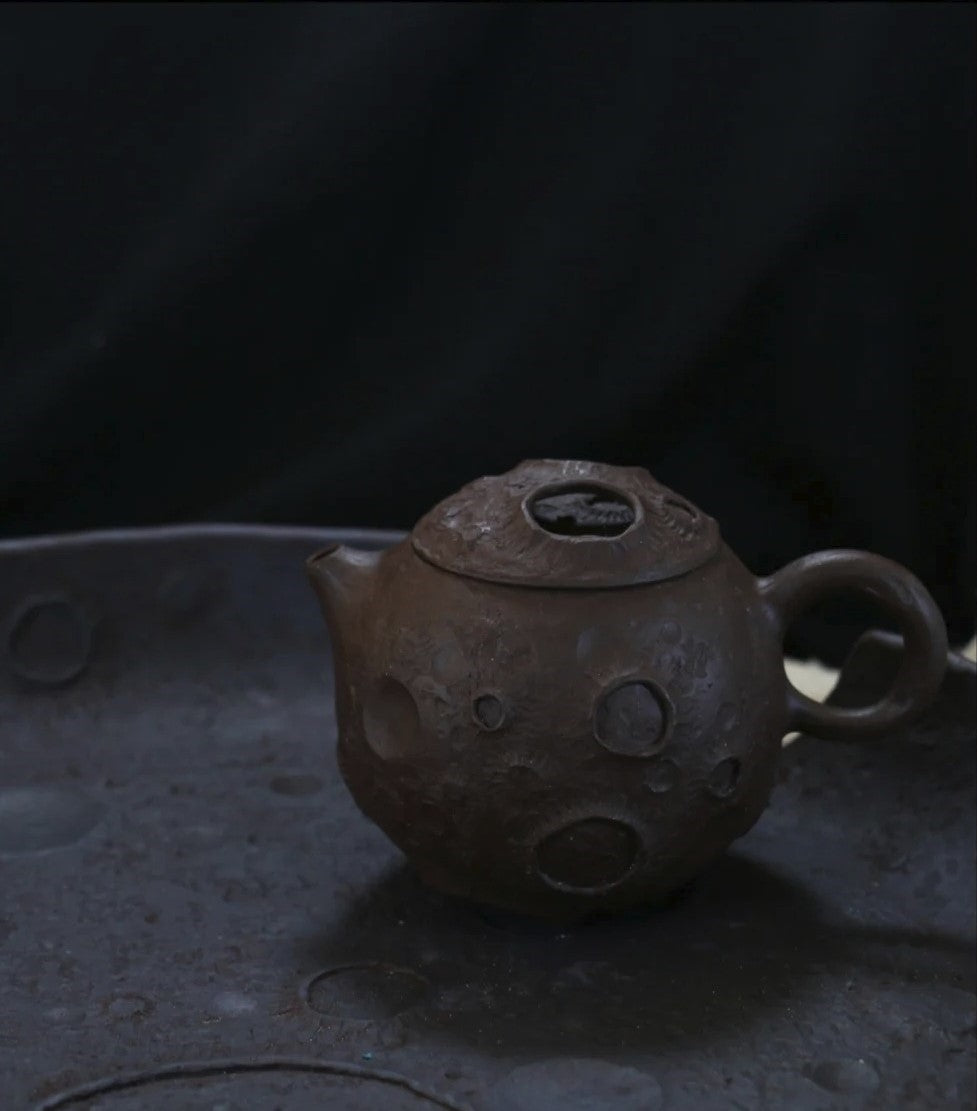 [Mr Qi Guai x Gohobi Gallery] Classic Moon Planet Teapot