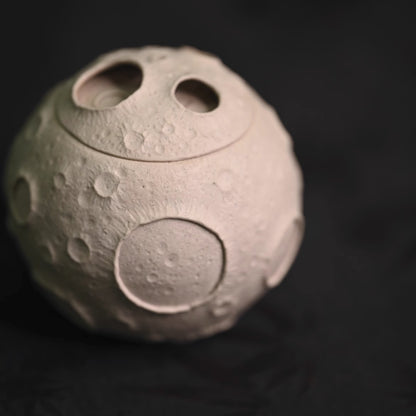 [奇怪先生 x Gohobi Gallery] White & Black Moon Planet Teapot