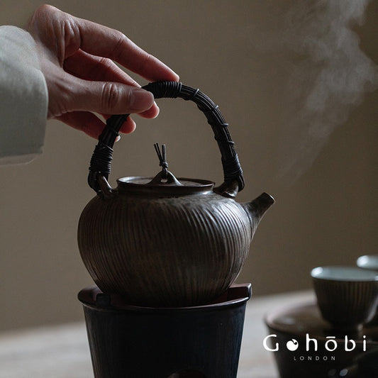 Gohobi Japanese Pottery Rattan-Woven Teapot – Handmade Open Flame Kettle (500ml, 2 Colours)
