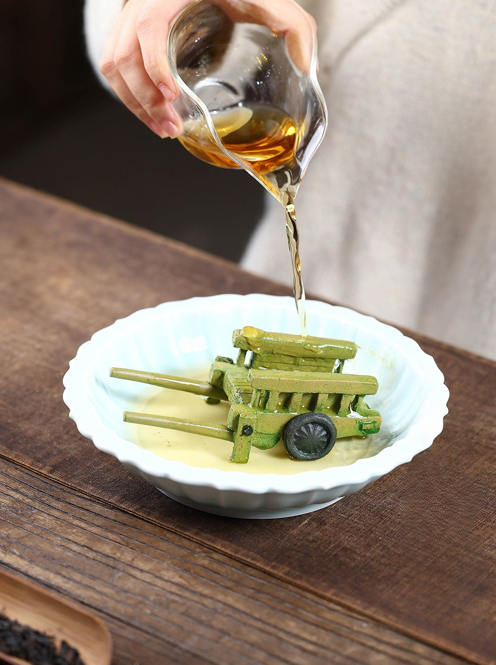 Gohobi Yixing Purple Clay Bamboo Trolley Tea Pet – Handmade Tea Table Ornament