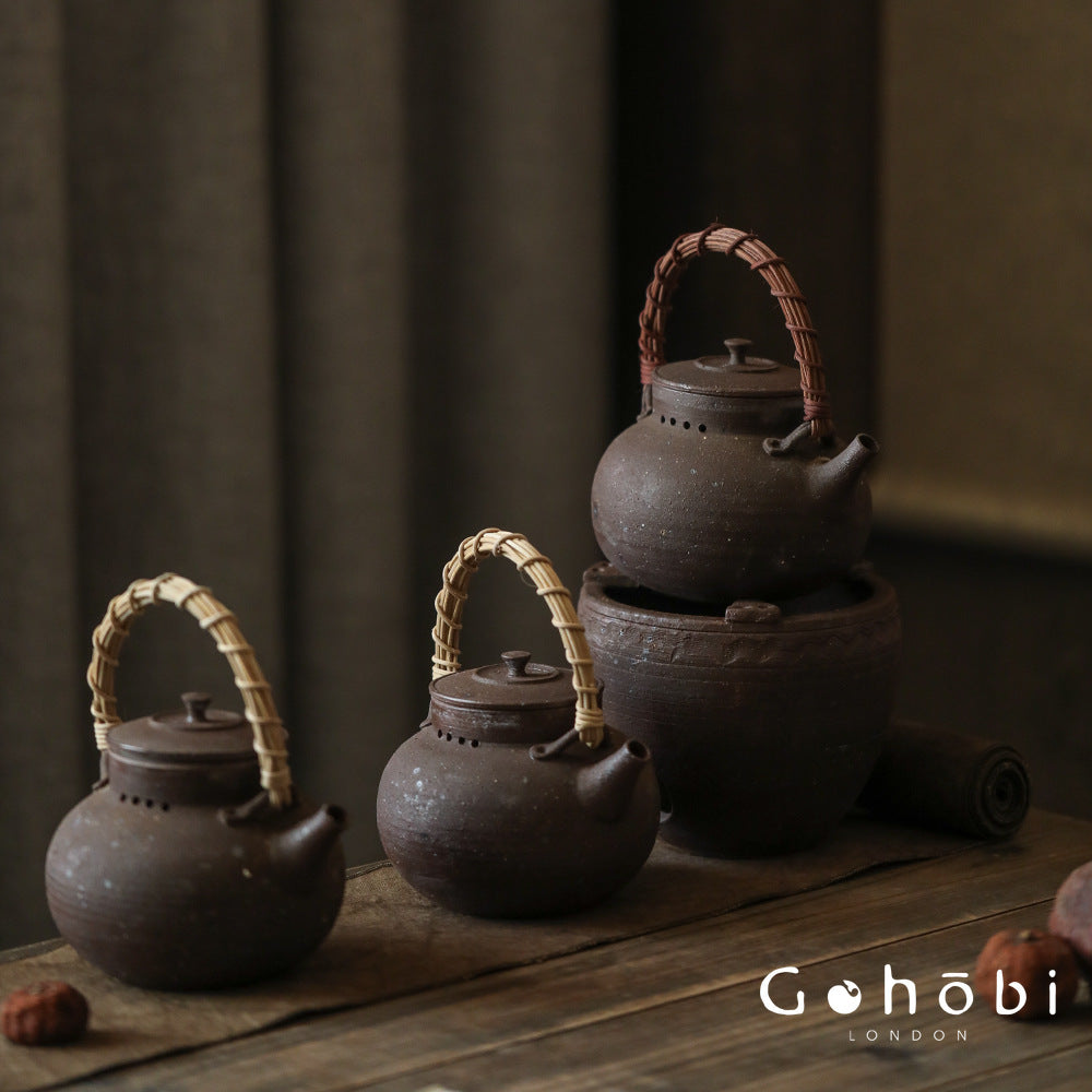 Gohobi Old Rock Mud Beam-Lifted Teapot – Handmade Coarse Pottery Kettle (580ml)
