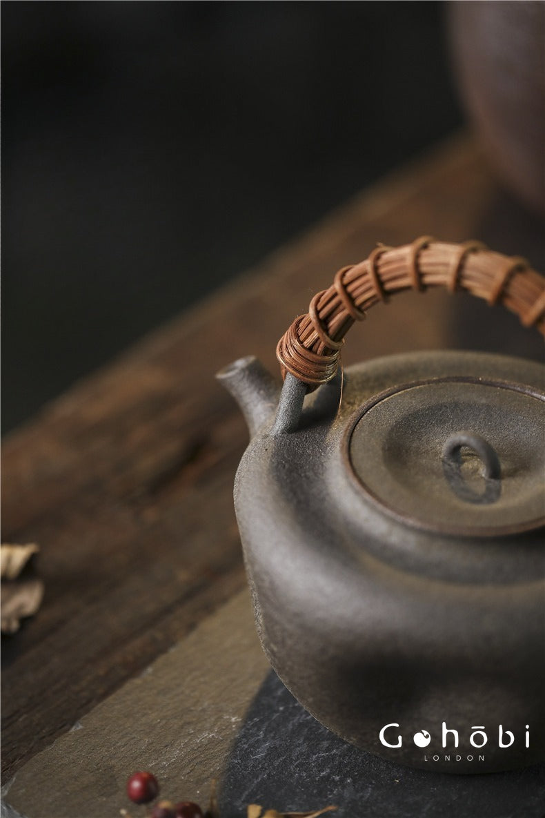 Gohobi Nanbanyaki Fireplace Teapot – Collector’s Wabi-Sabi Beam-Lifted Kettle (800ml)