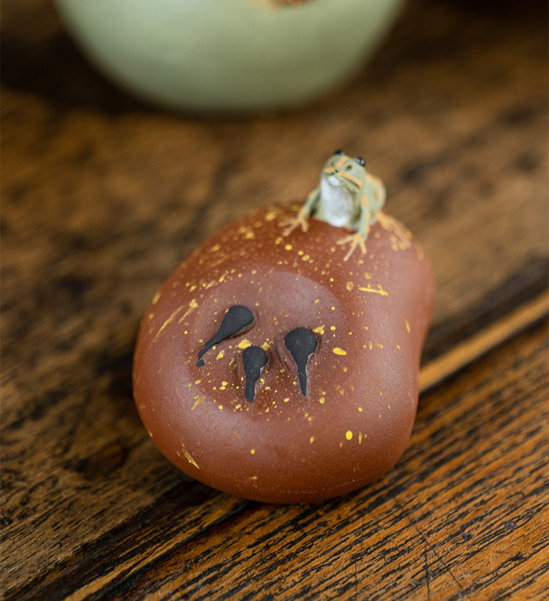 Gohobi Yixing Purple Clay Water-Spraying Stone Frog Tea Pet – Handmade Lotus Pod Ornament