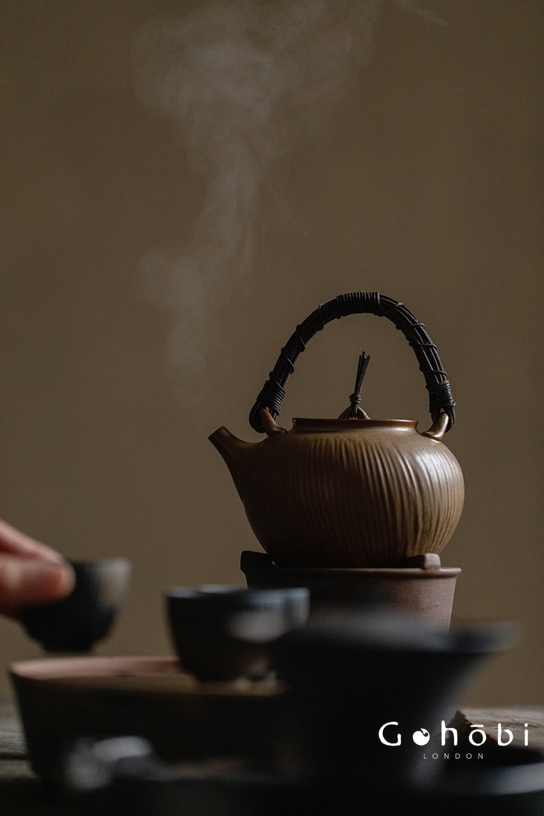 Gohobi Japanese Pottery Rattan-Woven Teapot – Handmade Open Flame Kettle (500ml, 2 Colours)