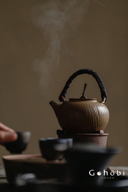 Gohobi Japanese Pottery Rattan-Woven Teapot – Handmade Open Flame Kettle (500ml, 2 Colours)