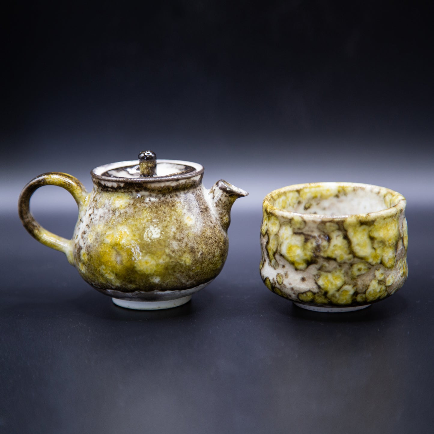 [小霞志野 x Gohobi Gallery] Yellow Ink Shino Teapot and Tea cup