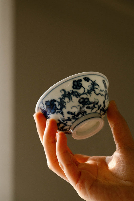 [清本源 x Gohobi Gallery] Blue & White Small Press-Hand Cup with Inner-Impressed Sea & Dragon Motif – “Eternal Generations” Design (70ml)