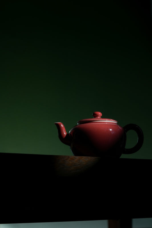 [清本源 x Gohobi Gallery] Red Glazed Teapot with Round Knob and Reclining Foot (210ml)