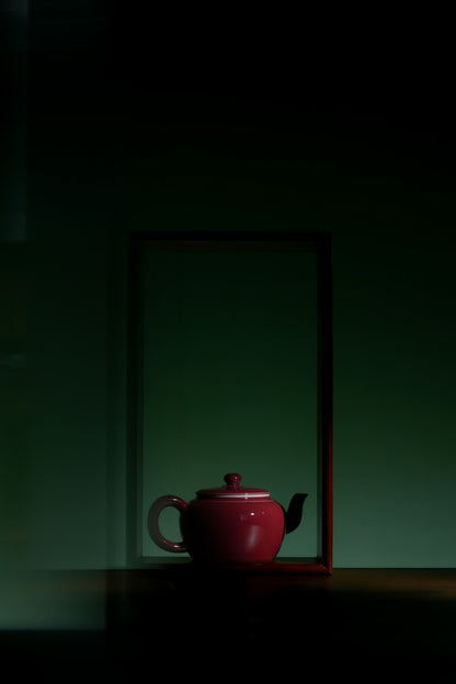 [清本源 x Gohobi Gallery] Red Glazed Teapot with Round Knob and Reclining Foot (210ml)
