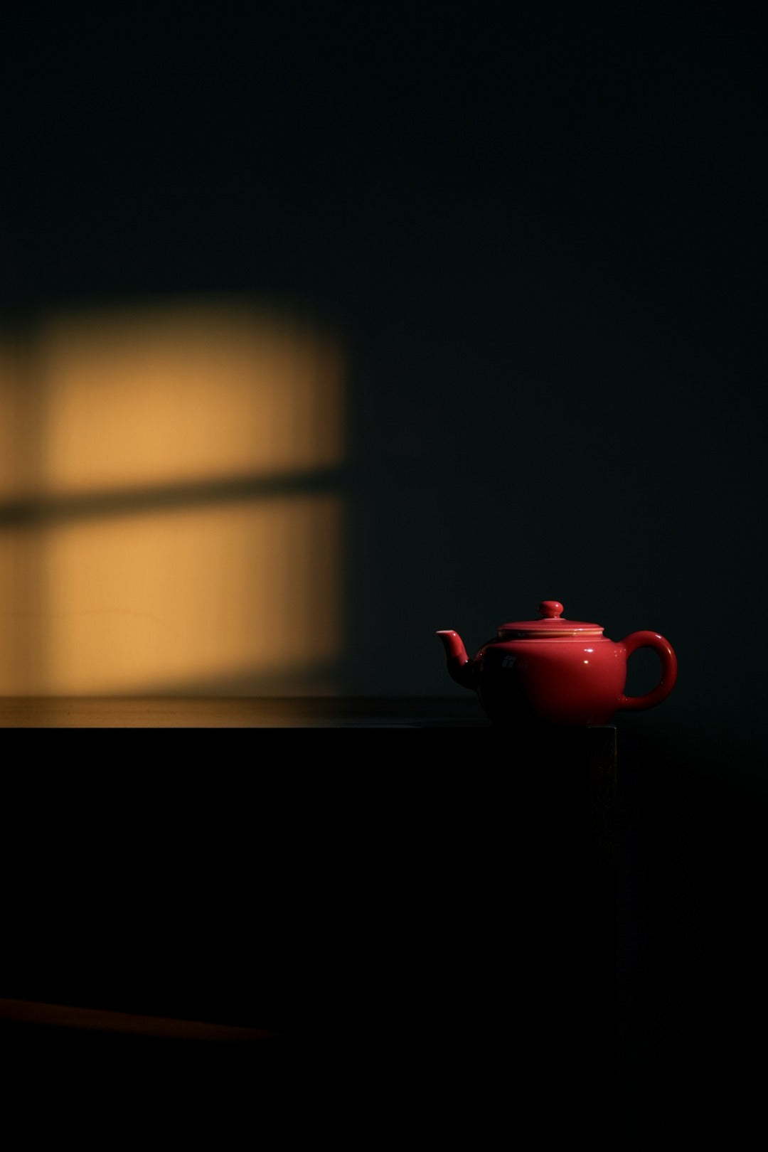 [清本源 x Gohobi Gallery] Red Glazed Teapot with Round Knob and Reclining Foot (210ml)