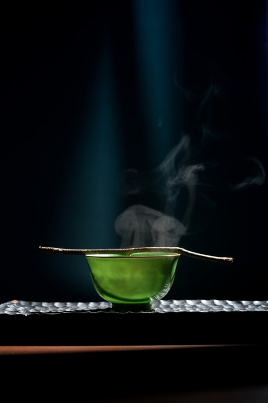 [清本源 x Gohobi Gallery] Thin-Body Green Glazed Cup with Inner-Impressed Fish & Algae Motif – Flared Rim (88ml)