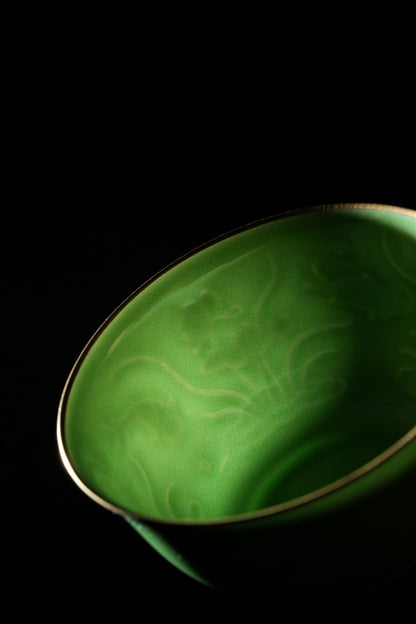 [清本源 x Gohobi Gallery] Thin-Body Green Glazed Cup with Inner-Impressed Fish & Algae Motif – Flared Rim (88ml)