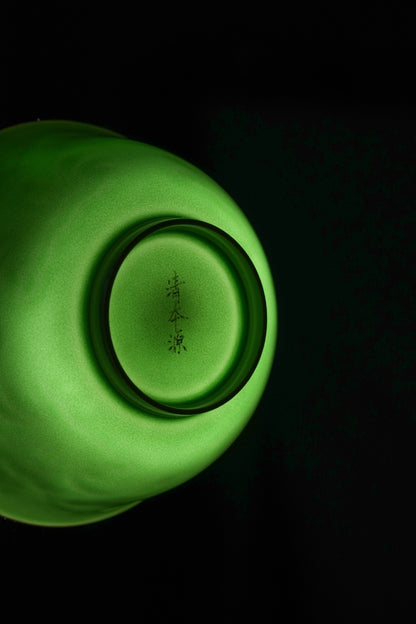 [清本源 x Gohobi Gallery] Thin-Body Green Glazed Cup with Inner-Impressed Fish & Algae Motif – Flared Rim (88ml)