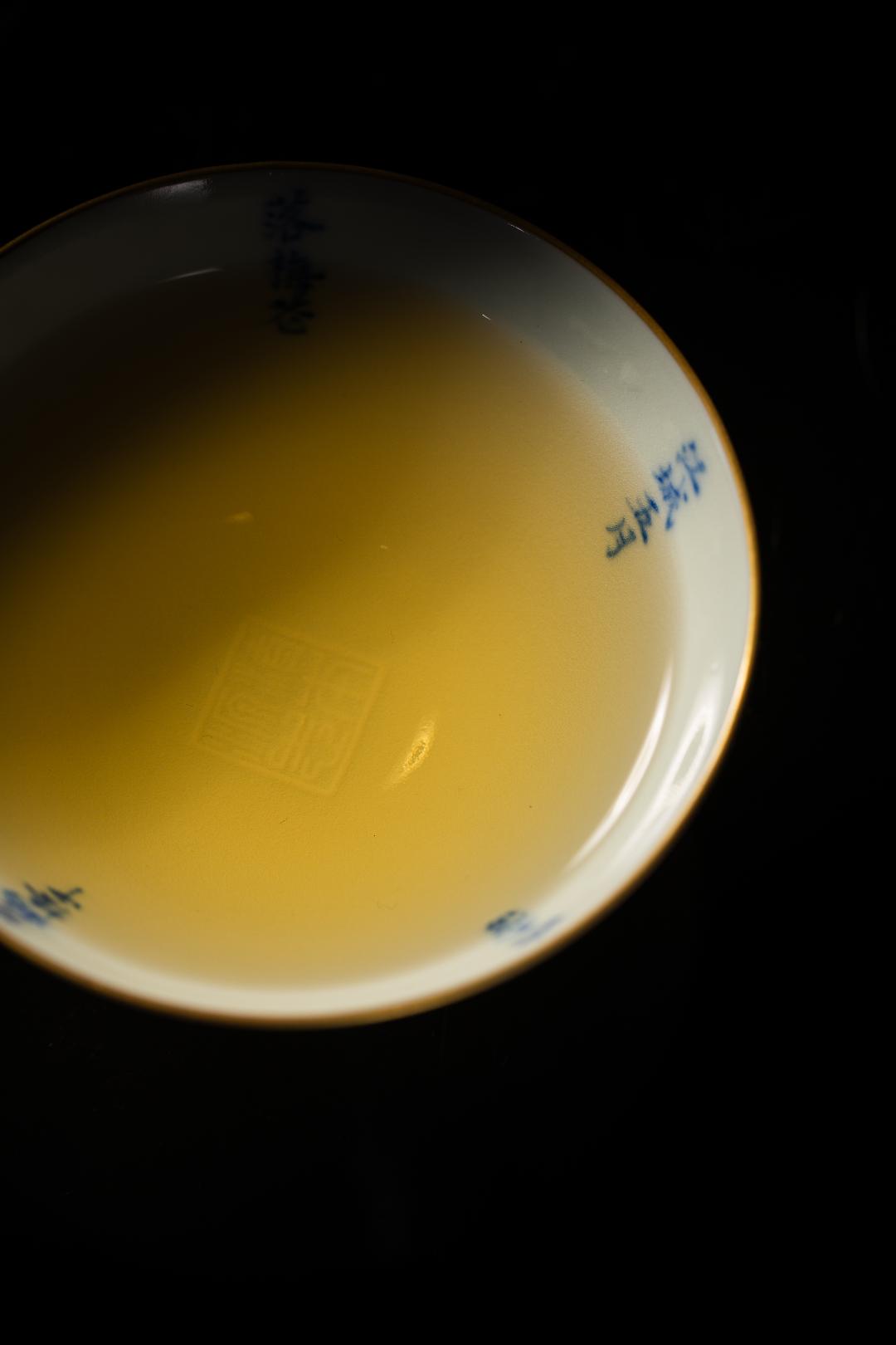 [清本源 x Gohobi Gallery] Thin-Body Blue & White Douli Cup with Inner-Impressed Li Bai Poetry Design (100ml)