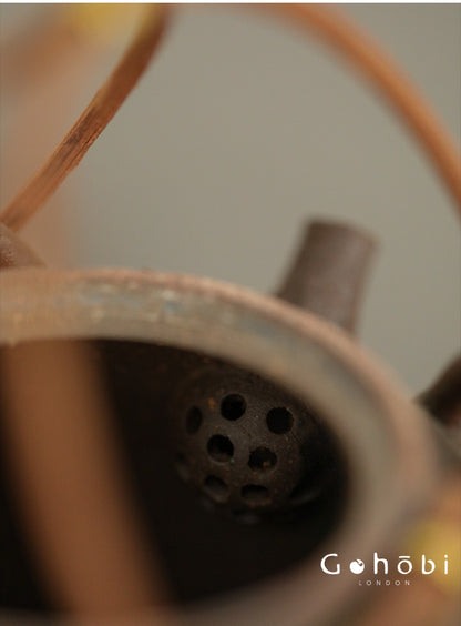 Gohobi Heat-Resistant Old Rock Mud Boiling Teapot – Coarse Pottery Beam-Lifted Stove Kettle (560ml)