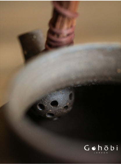 Gohobi Old Rock Mud Beam-Lifted Teapot – Handmade Coarse Pottery Kettle (580ml)