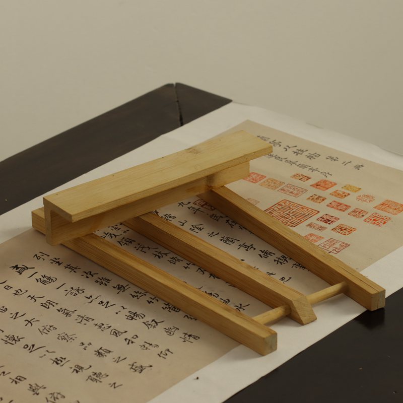 Gohobi Bamboo Pu'er Tea Cake Display Stand – Triangular Easel Shelf for Tea Ceremony Display