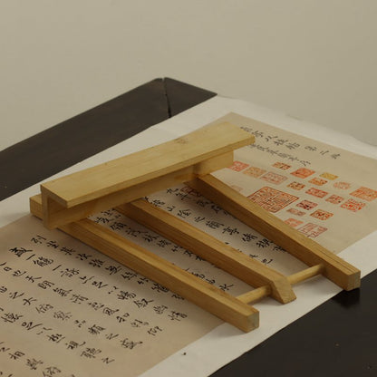 Gohobi Bamboo Pu'er Tea Cake Display Stand – Triangular Easel Shelf for Tea Ceremony Display