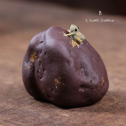 Gohobi Yixing Purple Clay Lotus Frog Tea Pet – Handmade Water-Spraying Lucky Ornament