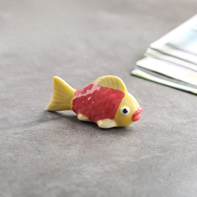 Gohobi Colourful Goldfish Chopstick Rest