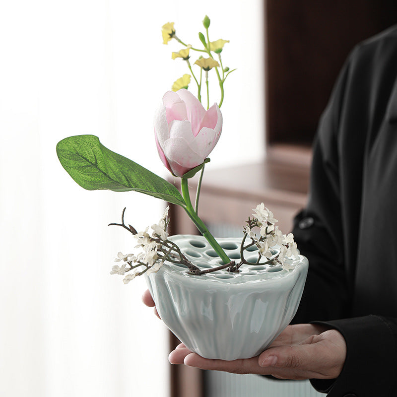 Gohobi Japanese Style Lotus White and Blue Table Vase