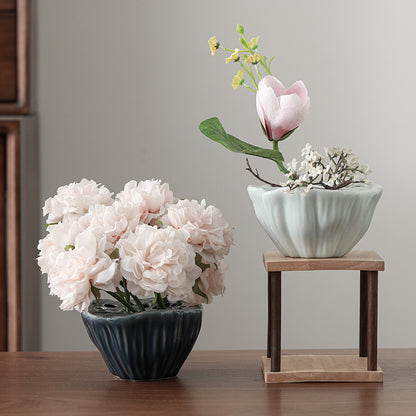 Gohobi Japanese Style Lotus White and Blue Table Vase