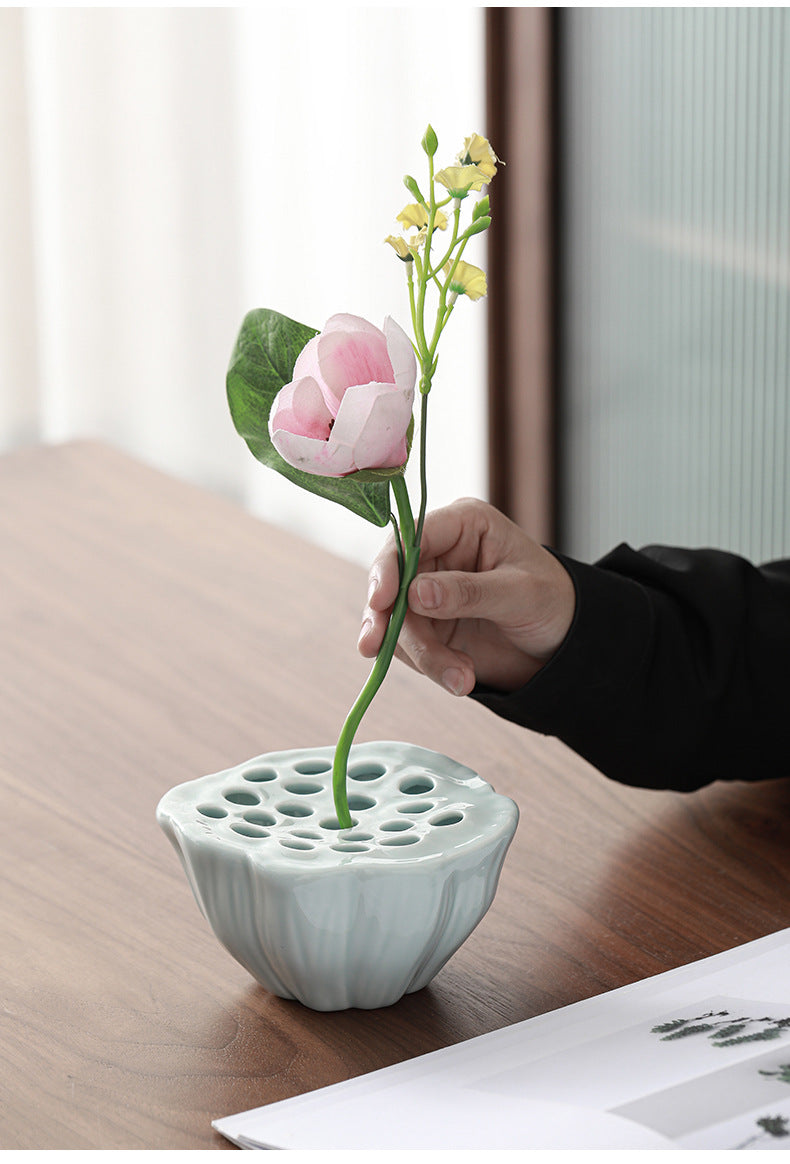 Gohobi Japanese Style Lotus White and Blue Table Vase