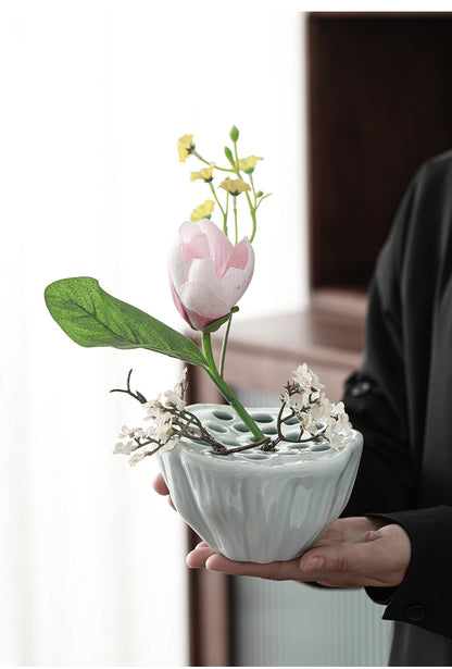 Gohobi Japanese Style Lotus White and Blue Table Vase