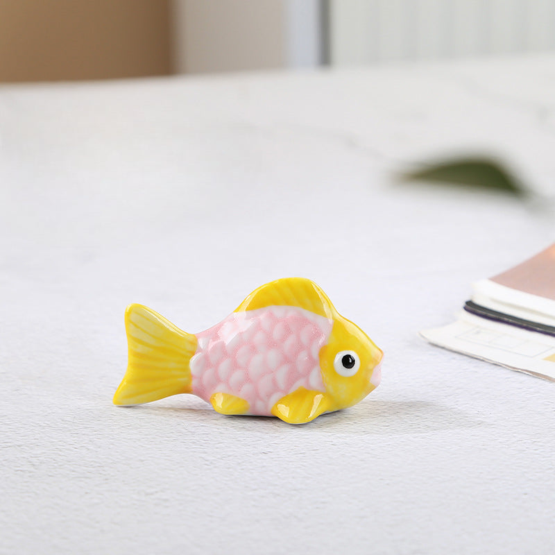 Gohobi Colourful Goldfish Chopstick Rest