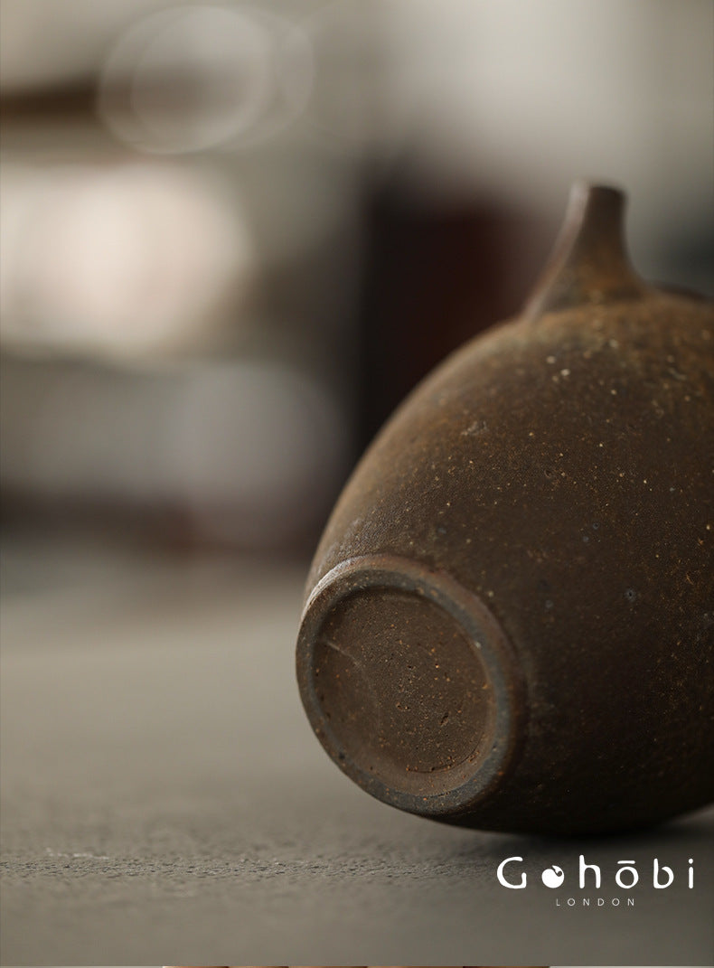 Gohobi Heat-Resistant Old Rock Mud Boiling Teapot – Coarse Pottery Beam-Lifted Stove Kettle (560ml)