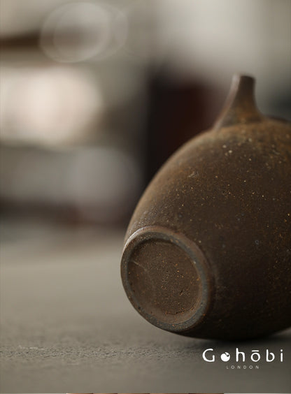 Gohobi Heat-Resistant Old Rock Mud Boiling Teapot – Coarse Pottery Beam-Lifted Stove Kettle (560ml)