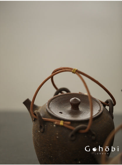 Gohobi Heat-Resistant Old Rock Mud Boiling Teapot – Coarse Pottery Beam-Lifted Stove Kettle (560ml)