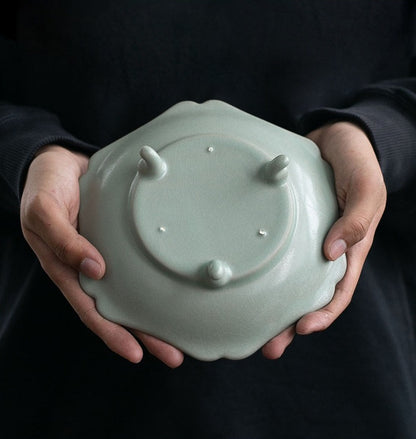Gohobi Ru Kiln Three-Legged Ikebana Planter – Ice Crackle Celadon Ceramic Narcissus Bowl