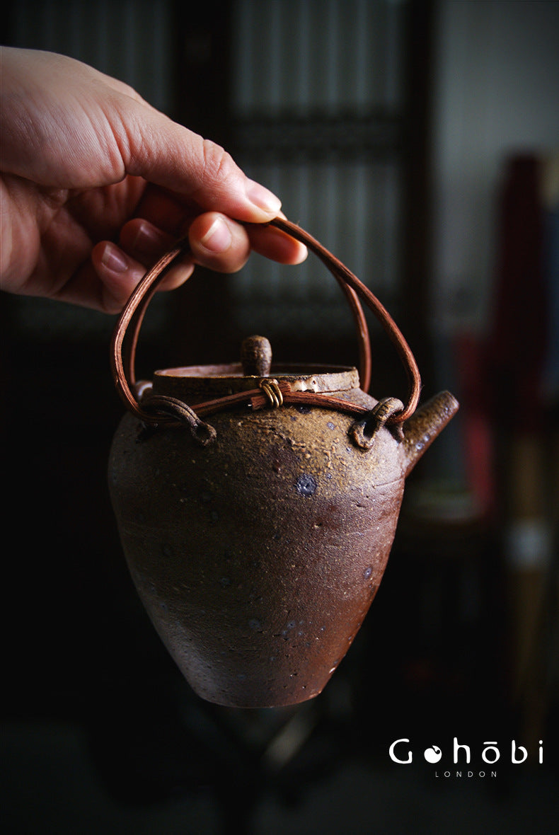 Gohobi Heat-Resistant Old Rock Mud Boiling Teapot – Coarse Pottery Beam-Lifted Stove Kettle (560ml)