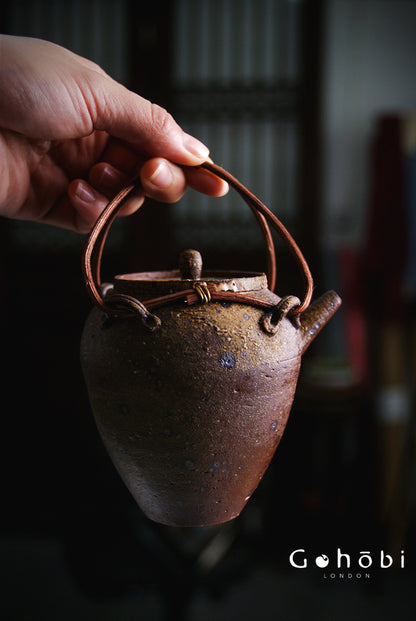 Gohobi Heat-Resistant Old Rock Mud Boiling Teapot – Coarse Pottery Beam-Lifted Stove Kettle (560ml)