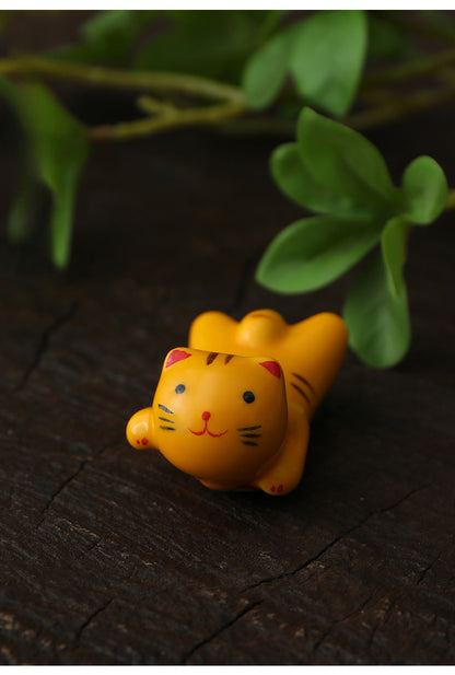 Gohobi Ceramic Front Lying Cat Chopstick Rest