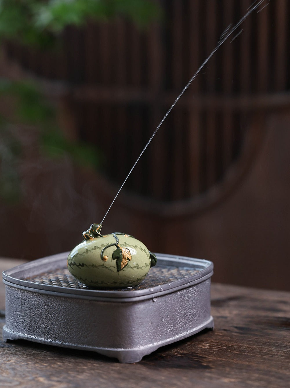 Gohobi Yixing Purple Clay Gourd Frog Tea Pet – Handmade Water-Spraying Ornament