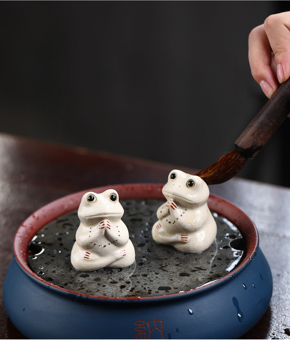 Gohobi Handmade Ceramic YiXing Clay Frog Ornament Tea pet