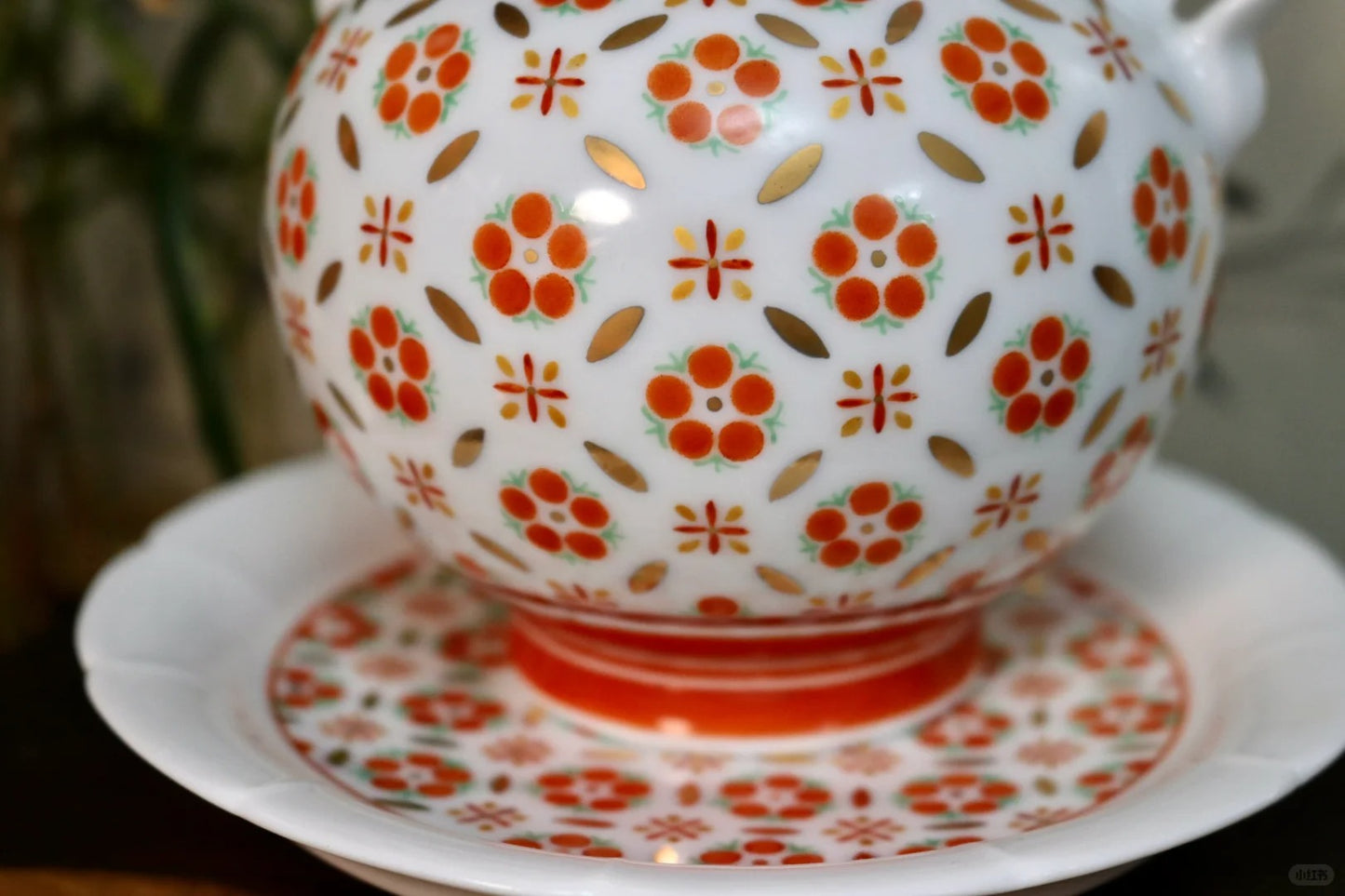 [清和堂 x Gohobi Gallery] Hand-painted Golden Red Orange Lotus Tea Coffee Saucer Plate