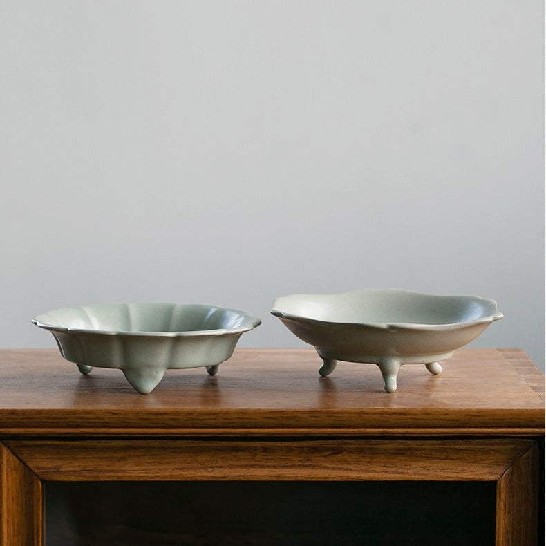 Gohobi Ru Kiln Three-Legged Ikebana Planter – Ice Crackle Celadon Ceramic Narcissus Bowl