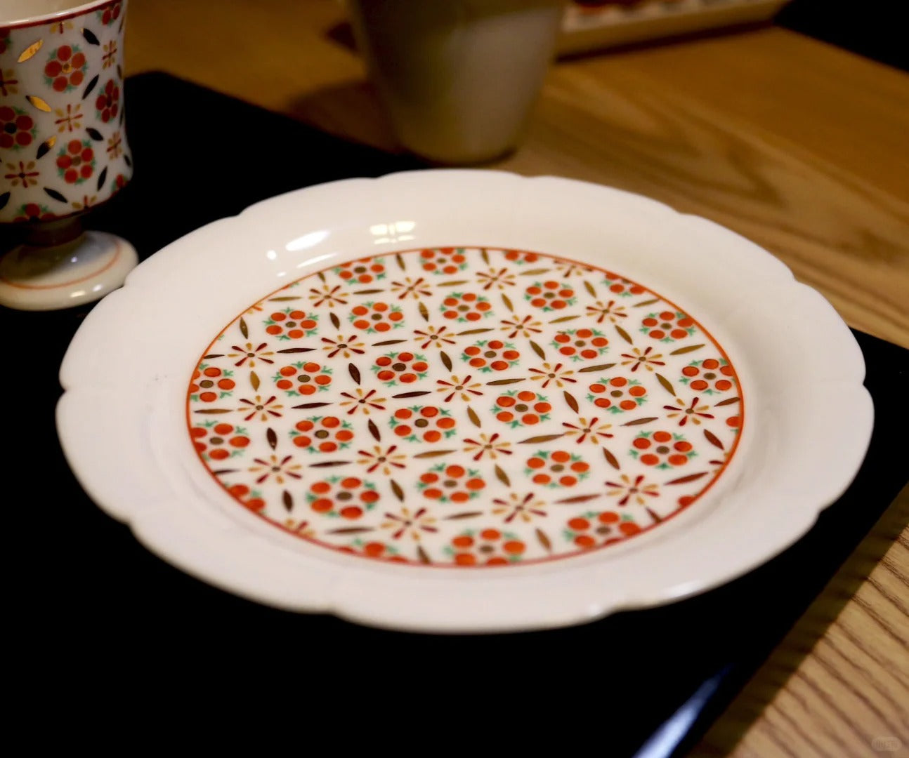 [清和堂 x Gohobi Gallery] Hand-painted Golden Red Orange Lotus Tea Coffee Saucer Plate