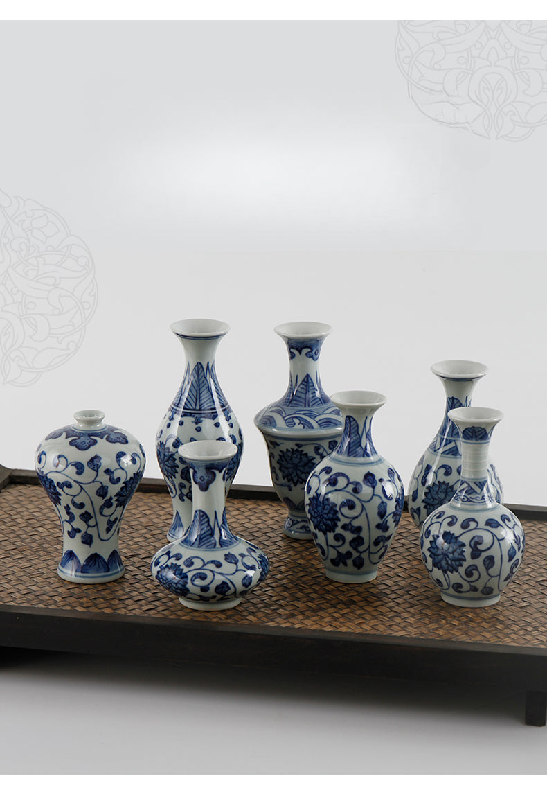 Gohobi Hand-painted Blue and White Porcelain Vase (Classic)