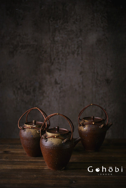 Gohobi Heat-Resistant Old Rock Mud Boiling Teapot – Coarse Pottery Beam-Lifted Stove Kettle (560ml)