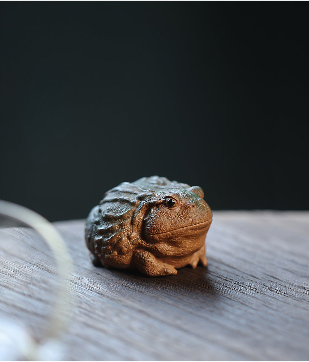 Gohobi Handmade Ceramic YiXing Clay Toad Ornament Tea pet