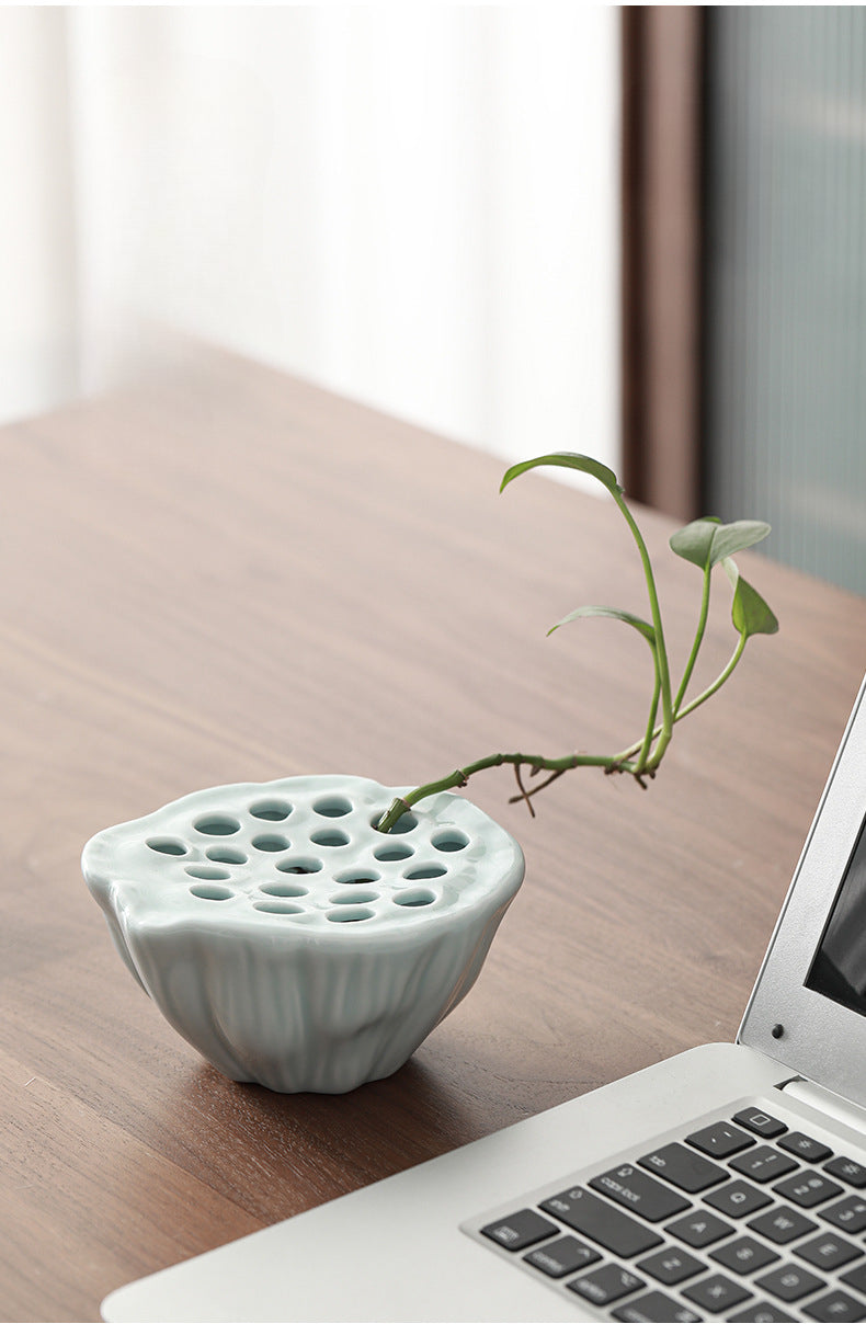 Gohobi Japanese Style Lotus White and Blue Table Vase