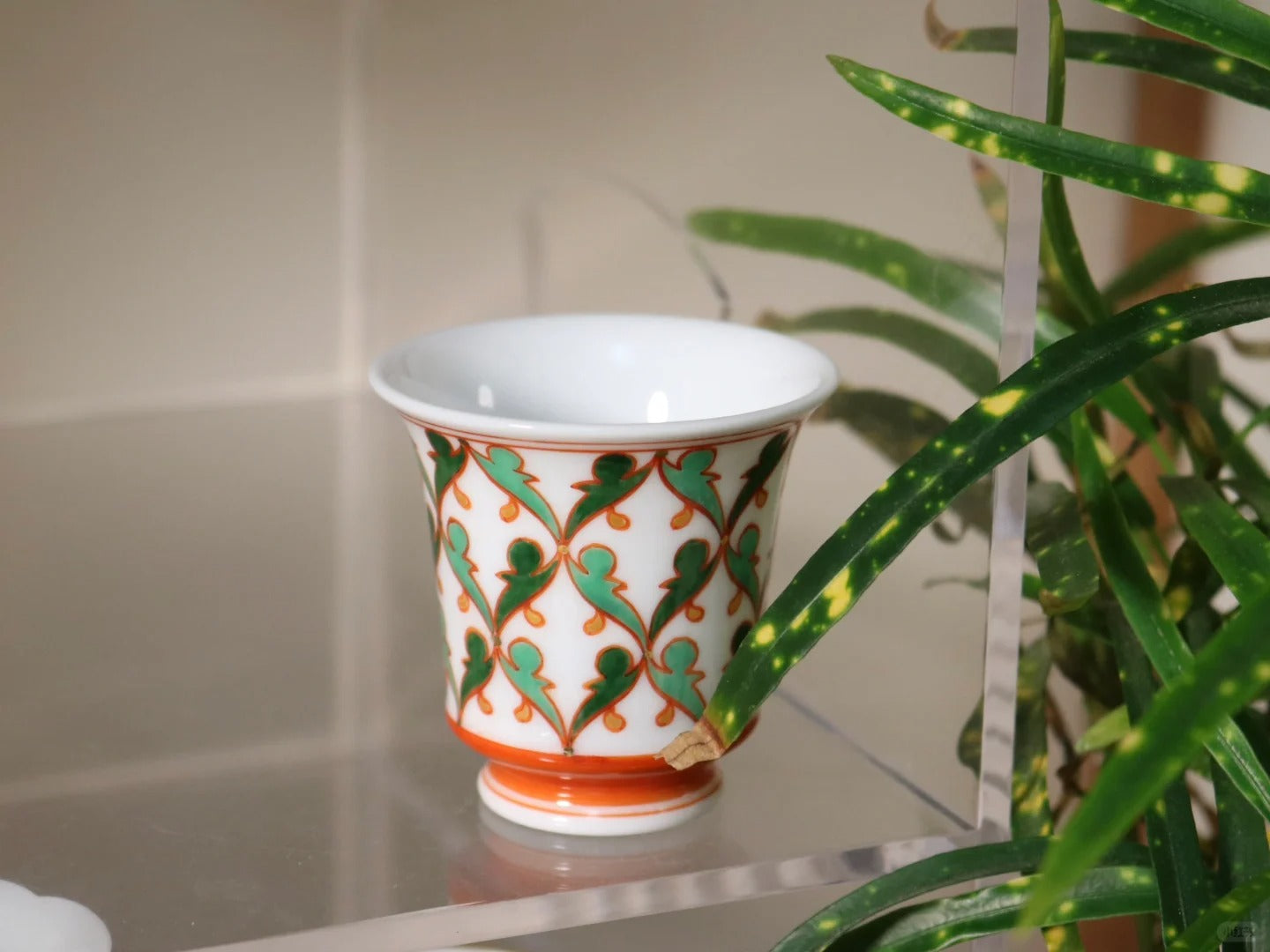 [清和堂 x Gohobi Gallery] Hand-painted Green Baoxiang flower Tea Cup